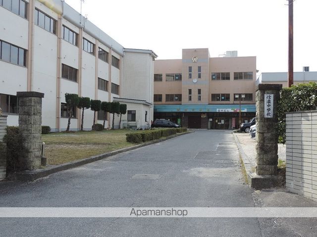 中学校　甲賀市立中学校信楽中学校（中学校）まで1078m