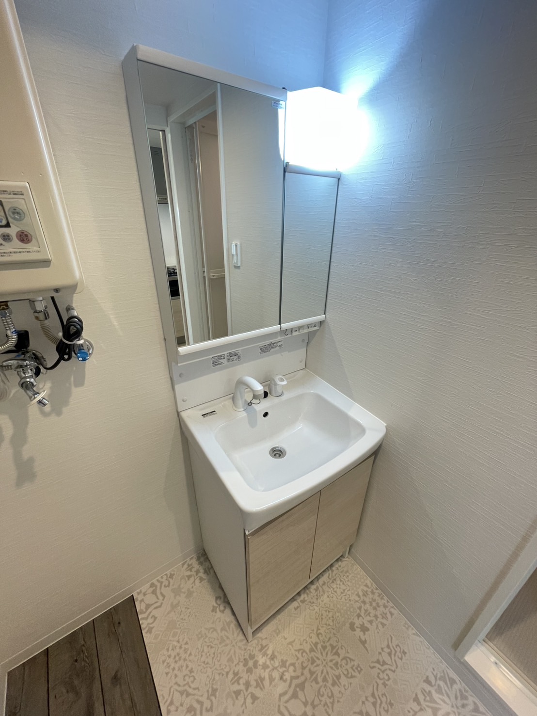 洗面設備　他号室のお写真です。参考にご覧ください。