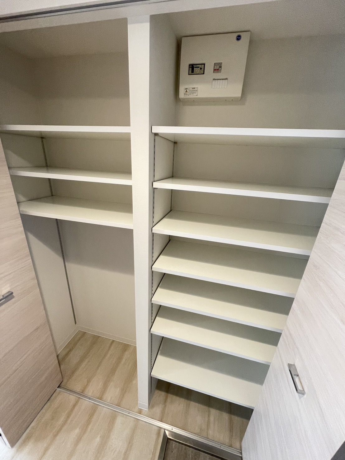 玄関　他号室のお写真です。参考にご覧ください。