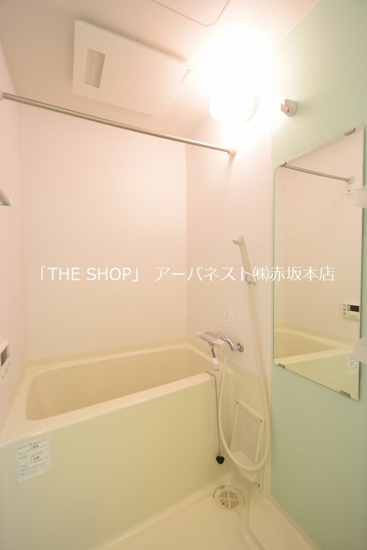 バス・シャワールーム　高温さし湯機能つき！浴室乾燥機もついてます！