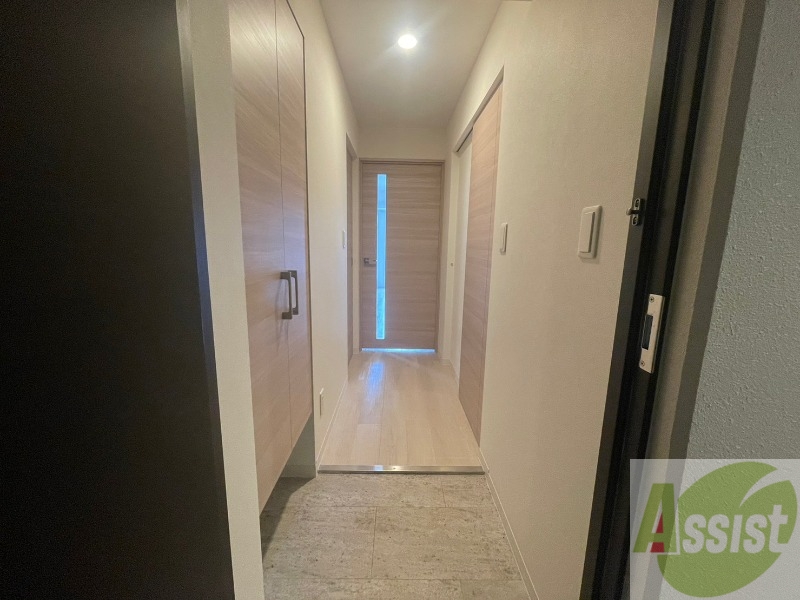 玄関　玄関です。ご覧の通り広々としていますね。