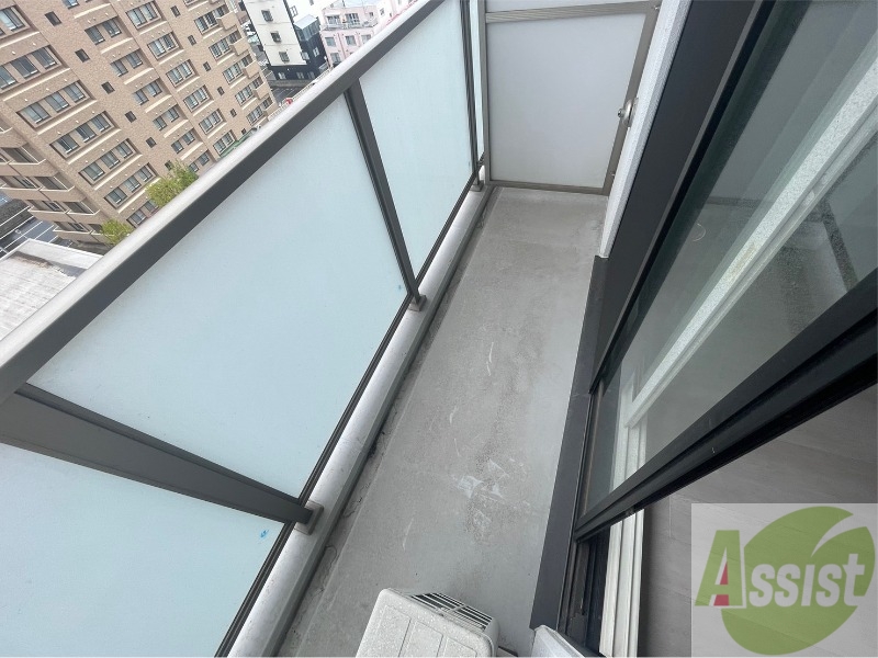 バルコニー　バルコニーが広くプチガーデニングも出来そうですね～。