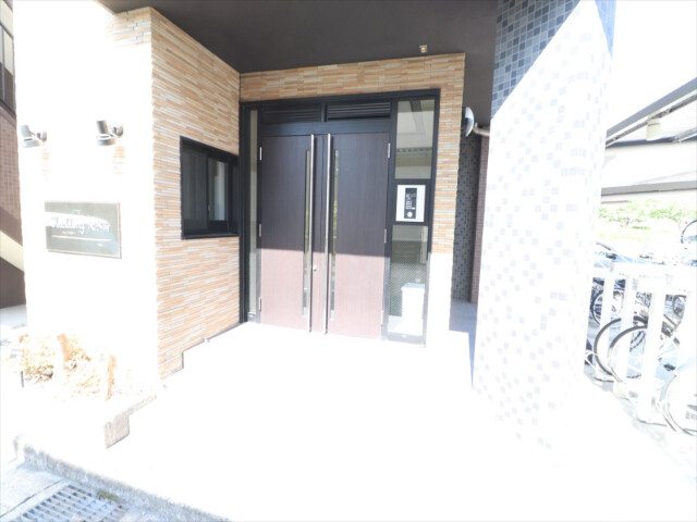 エントランス　オートロック付きで安心です