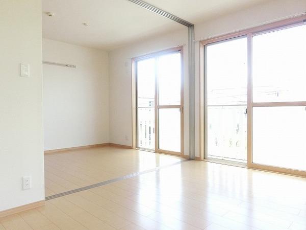 居室・リビング　広々リビング！