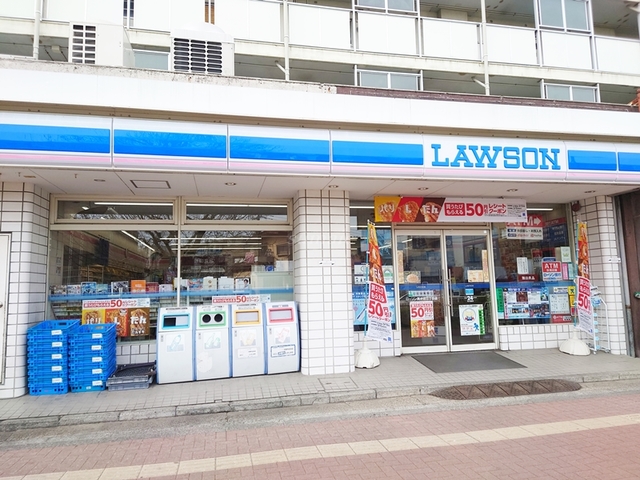 コンビニ　ローソン西が丘三丁目店（コンビニ）まで186m