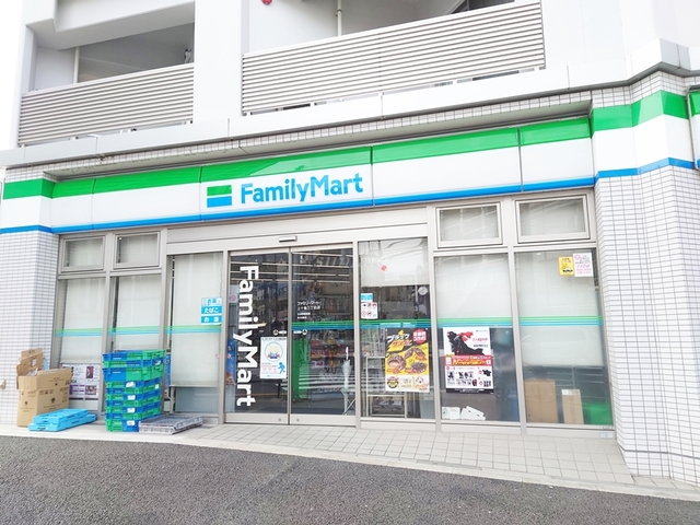 コンビニ　ファミリーマート上十条三丁目店（コンビニ）まで417m
