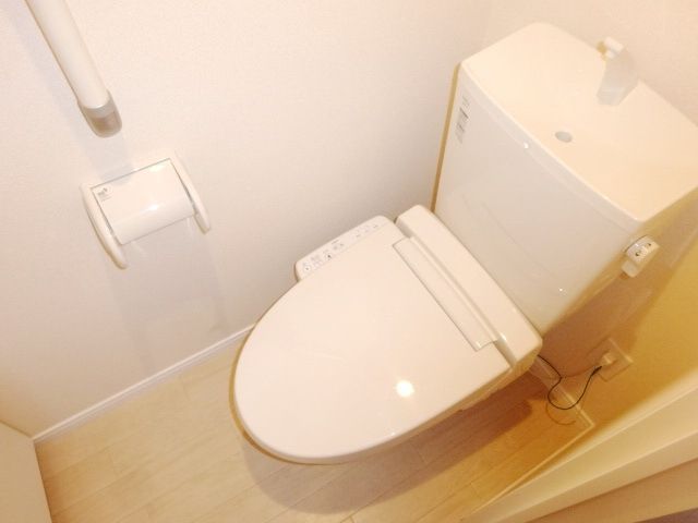 トイレ　ウォシュレット付き♪