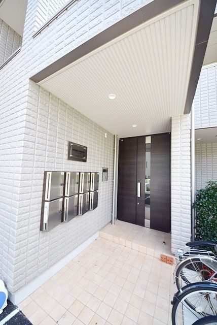 エントランス　海まで平坦で行けますよ。オートロック完備です。