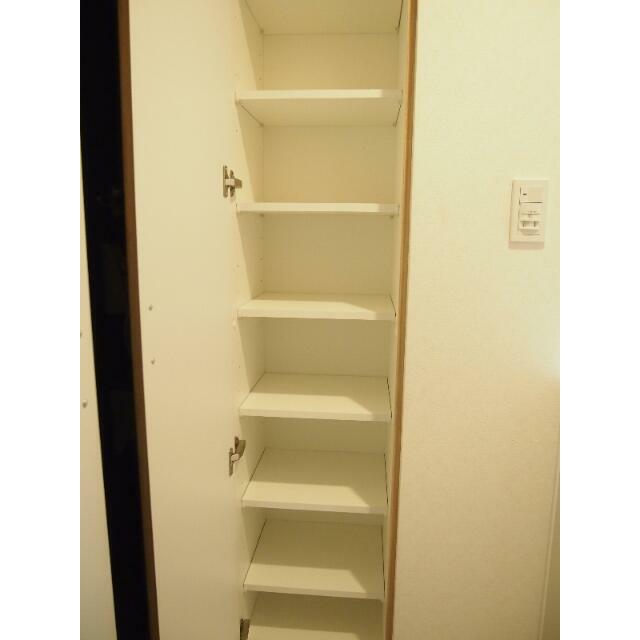 その他設備　下足入