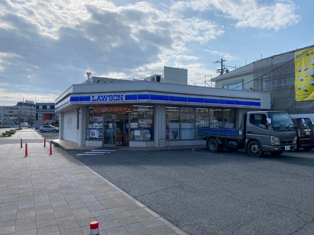 コンビニ　ローソン 常滑駅西店（コンビニ）まで420m
