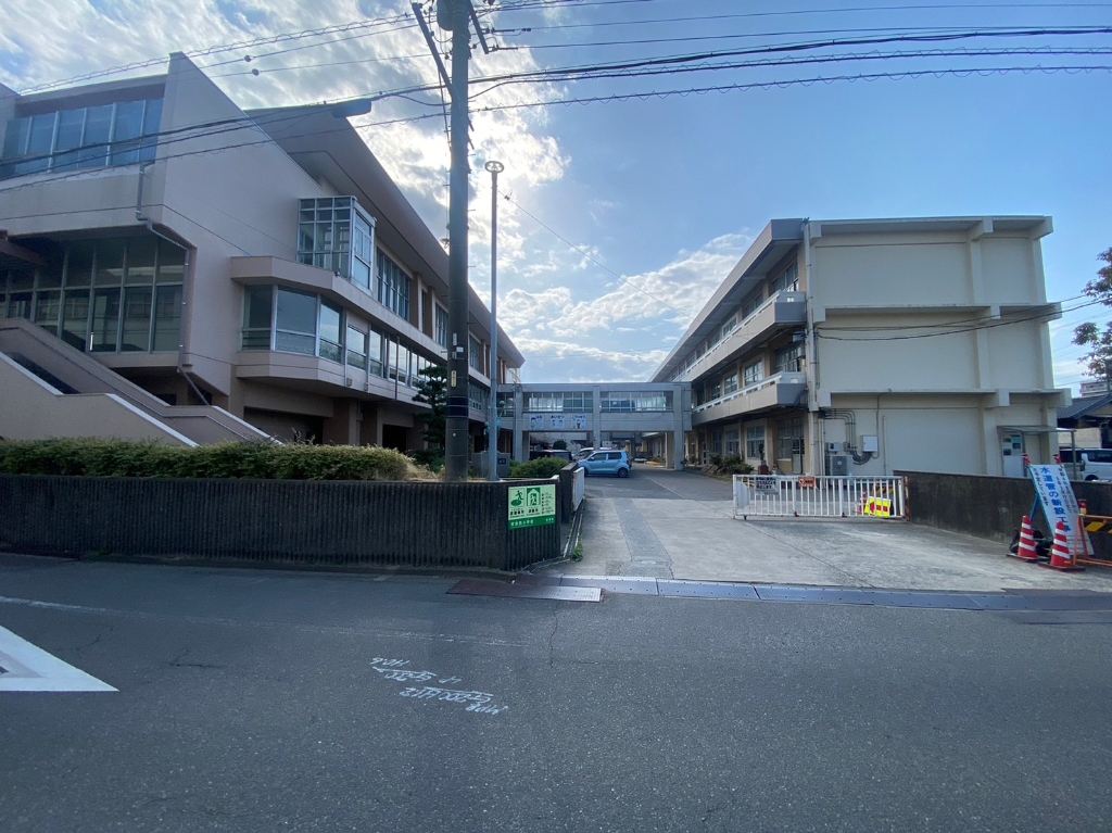 小学校　常滑市立常滑西小学校（小学校）まで1471m