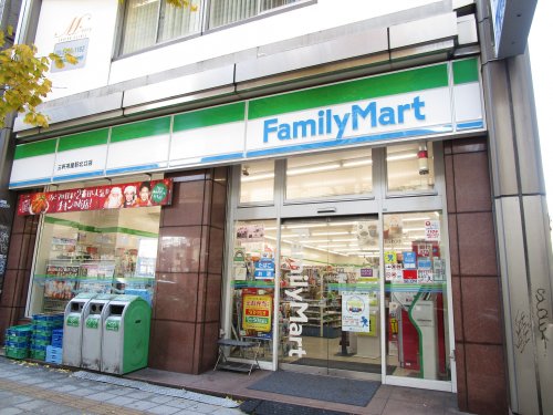 コンビニ　ファミリーマート 三軒茶屋駅北口店（コンビニ）まで676m