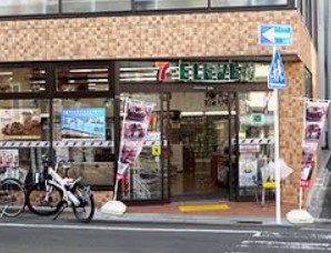 コンビニ　セブンイレブン目黒洗足駅前店（コンビニ）まで493m