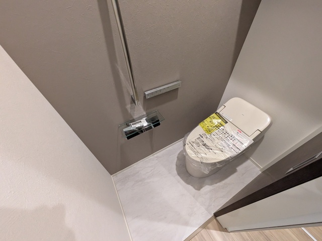 トイレ　♪　おしり快適温水洗浄便座付です　♪※建築中です