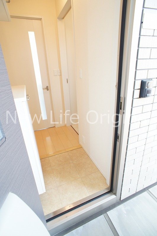 玄関　玄関はピッキングに強いディンプルキーを使用。