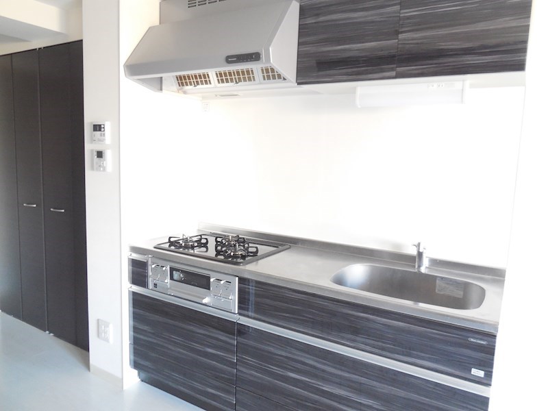 キッチン　3口コンロ+グリル付きシステムキッチンでお料理も捗る♪