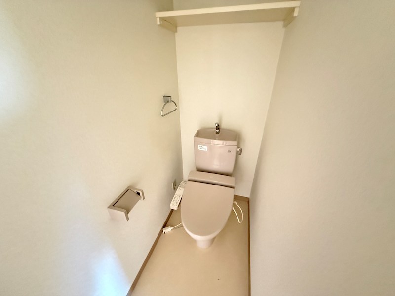 トイレ　※同棟同型内観写真、現状優先となります。
