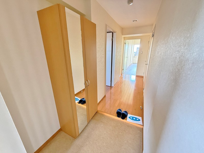 玄関　※同棟同型内観写真、現状優先となります。