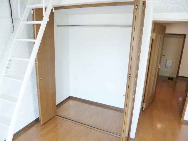 収納　写真は別号室のものです。