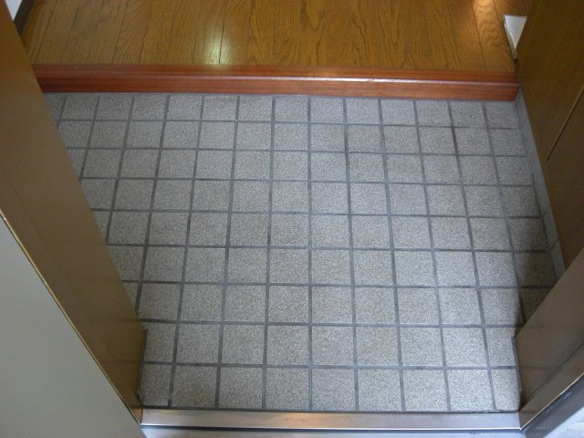 玄関　写真は別号室のものです。