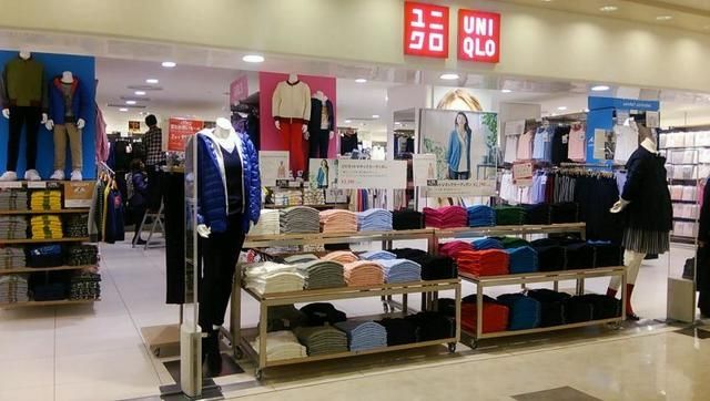 ショッピングセンター　ユニクロアトレ亀戸店（ショッピングセンター）まで879m