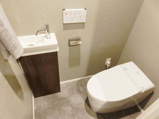 トイレ　※写真は同タイプ住戸です。