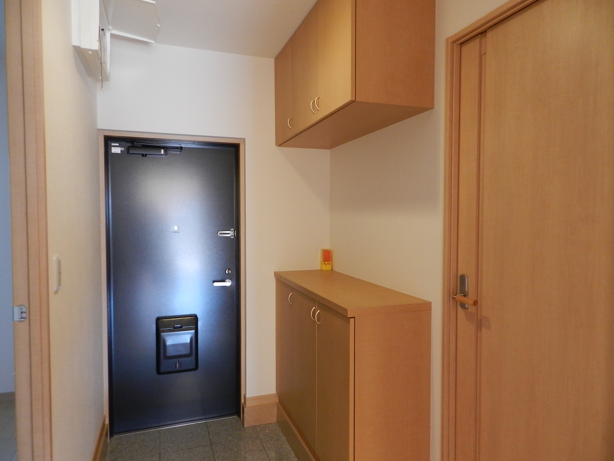 玄関　大容量下駄箱あり