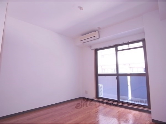 居室・リビング　８．６帖の洋室です。