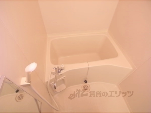 バス・シャワールーム　独立したお風呂は落ち着きますね。