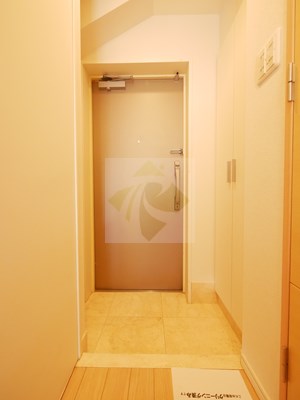 玄関　参考写真　別のお部屋のお写真です