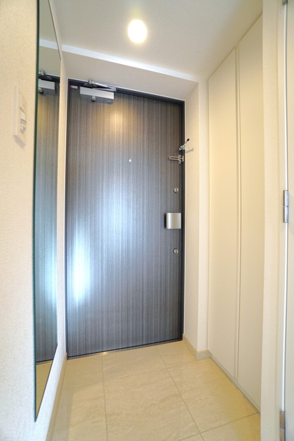 玄関　※写真は同タイプ住戸です。