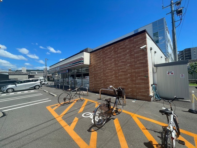 コンビニ　セブンイレブン広島西原２丁目店（コンビニ）まで409m