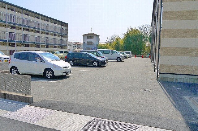 駐車場　駐車場に車を止められます