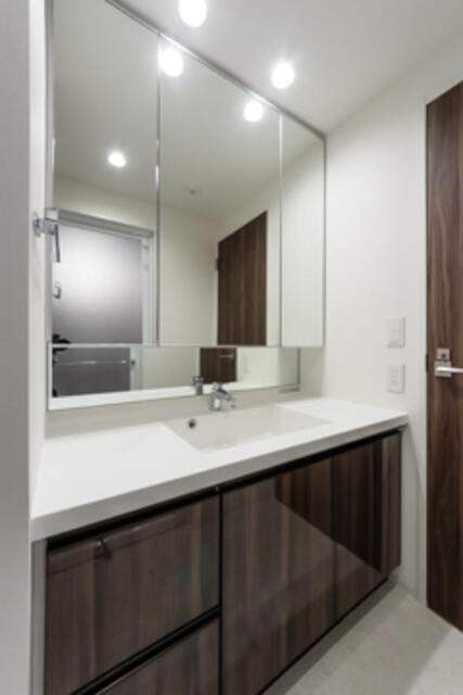 洗面設備　※写真は同タイプ住戸です。