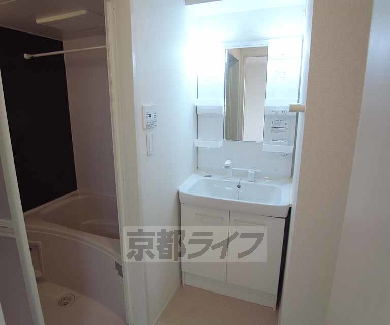 洗面設備　きれいな洗面所です