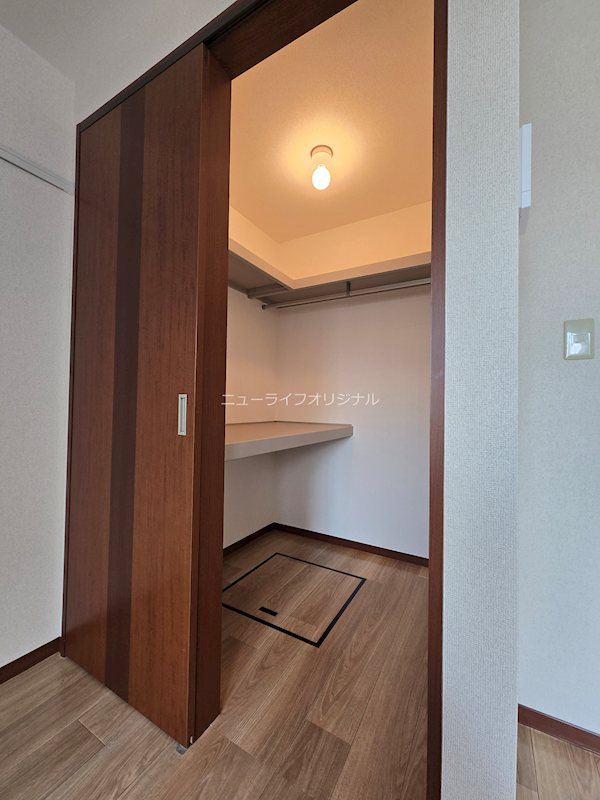 収納　衣類はもちろんたっぷり収納可能なウォークインクローゼット