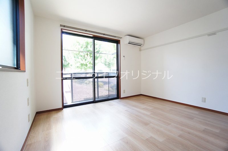 居室・リビング　5.9帖の洋室です。