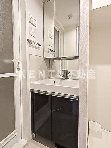 洗面設備　使いやすい洗面所です