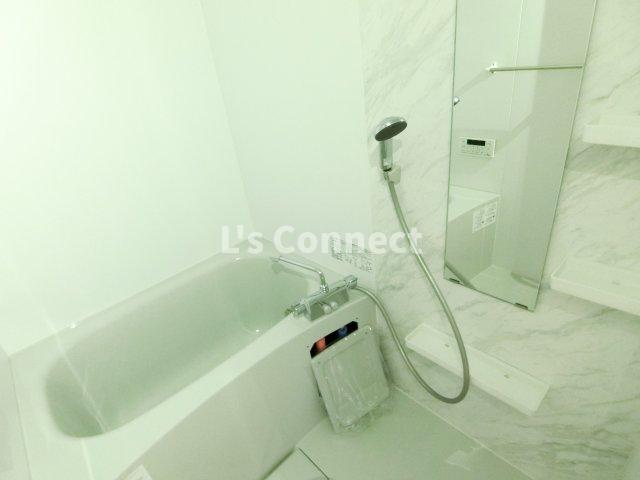 バス・シャワールーム　追焚き、浴室乾燥付きのお風呂。