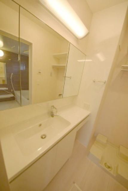 洗面設備　★広ーい洗面台！いろいろ置けますね★