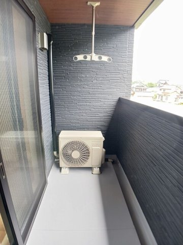 バルコニー　外からの目が気にならないバルコニーで洗濯物が干せます