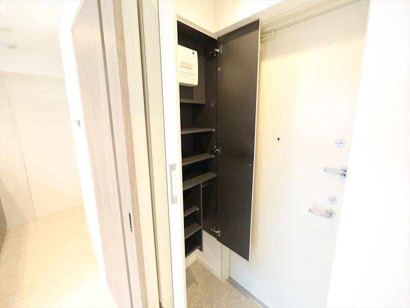 玄関　玄関　シューズボックス