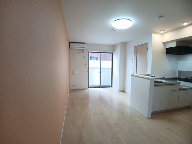 居室・リビング　南向き12.2帖のリビングです♪