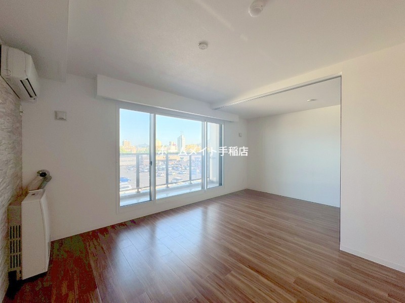 居室・リビング　明るく広々リビングスペース♪