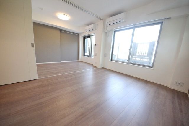 居室・リビング　★11.4帖の広々としたリビングです★