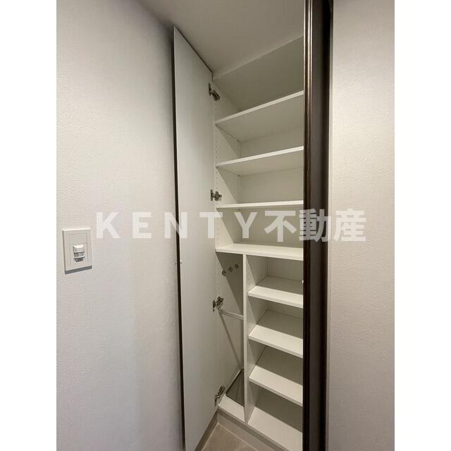 玄関　収納もある玄関です