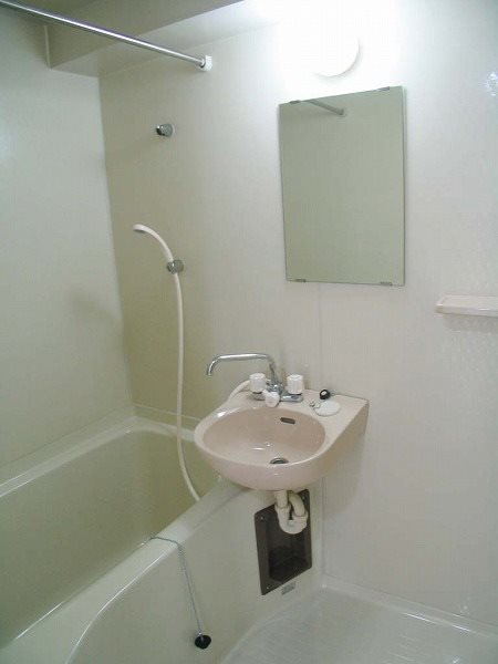 バス・シャワールーム　(同マンション別部屋)