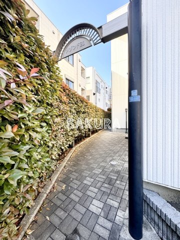 エントランス　お洒落な建物デザイン♪