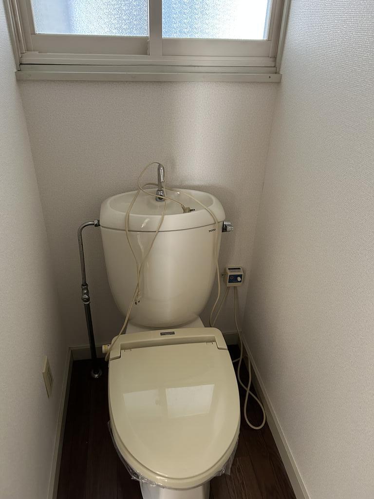 トイレ　窓がついております