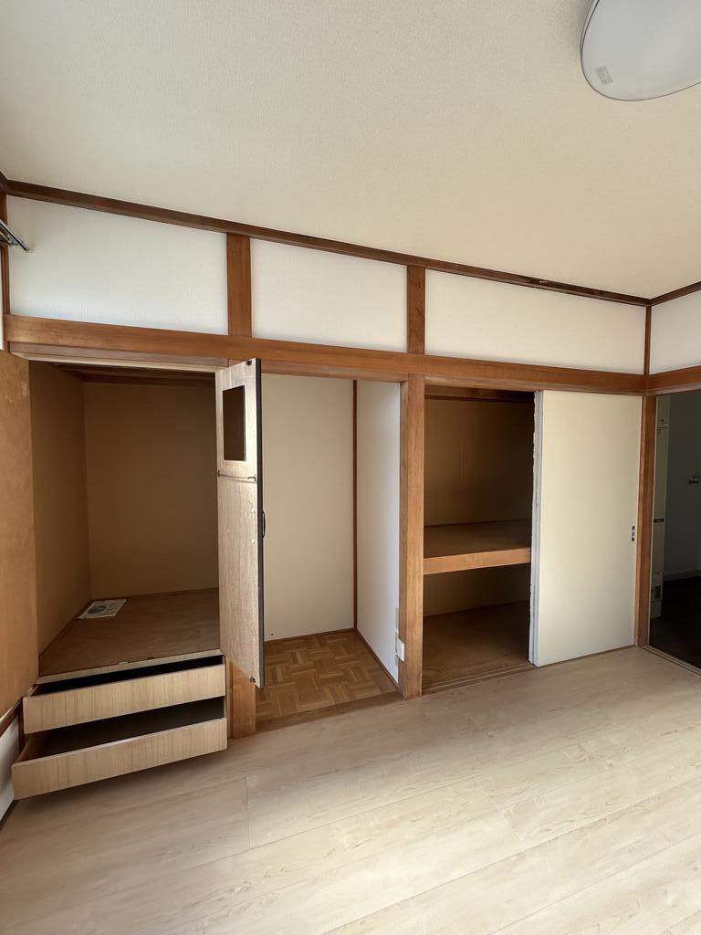 収納　造り付け洋タンス・1間の押し入れ